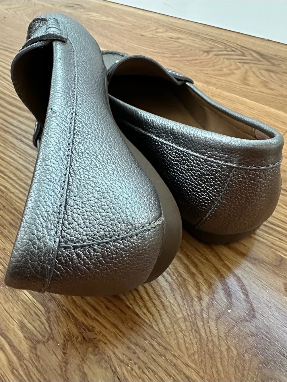 Coach Frederica loafers in‎ a metallic silver pebbled leather women’s 6.5